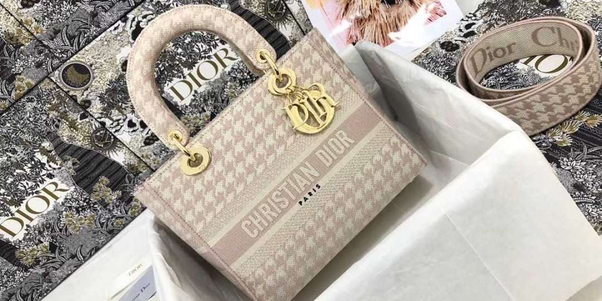 stands out for me is Dior how easily this style can