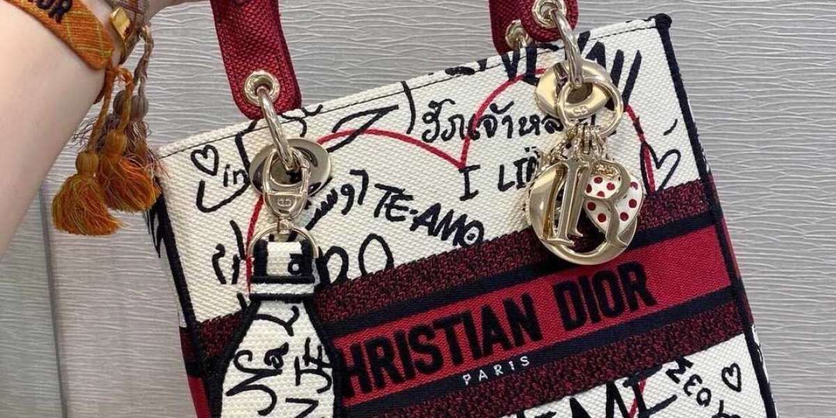 featured a Dior Bags On Sale racing inspired tee on its runway